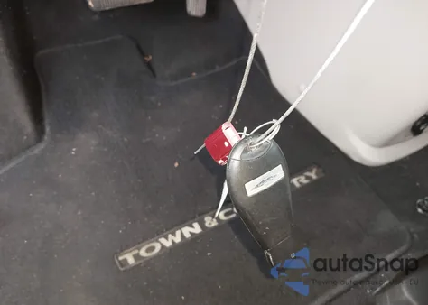 2015 Chrysler Town & Country Touring-L z USA, uszkodzony, nr VIN 2C4RC1CG8FR727656